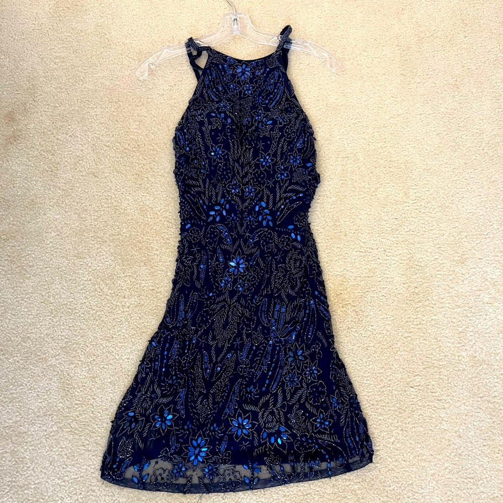 worn once!! great condition!!